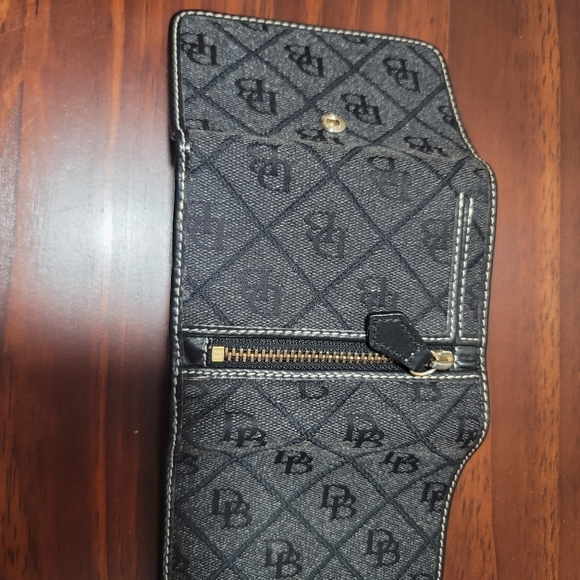 dooney and bourke signature wallet - Picture 3 of 5
